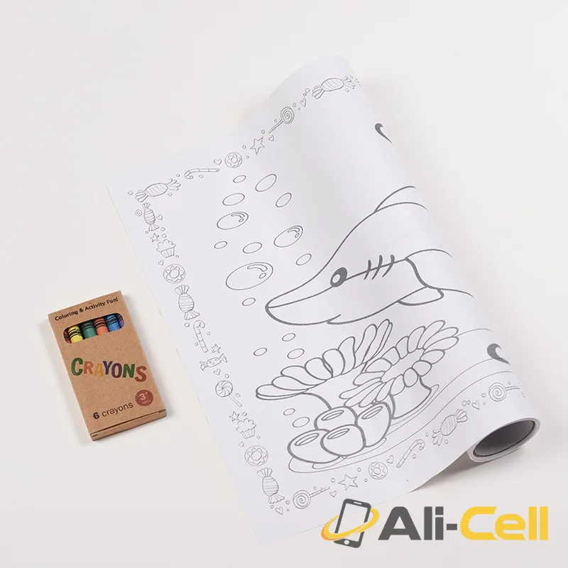 Children painting paper roll — 3