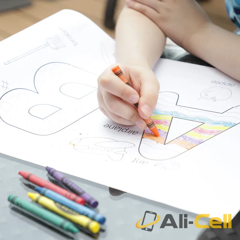 Children painting paper roll — 5