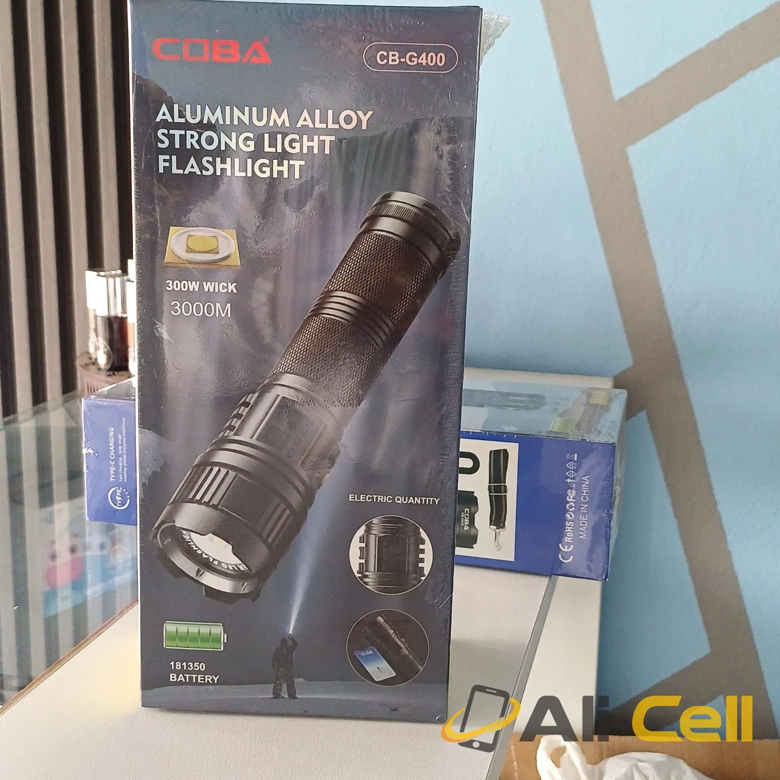 Strong light flashlight — 2